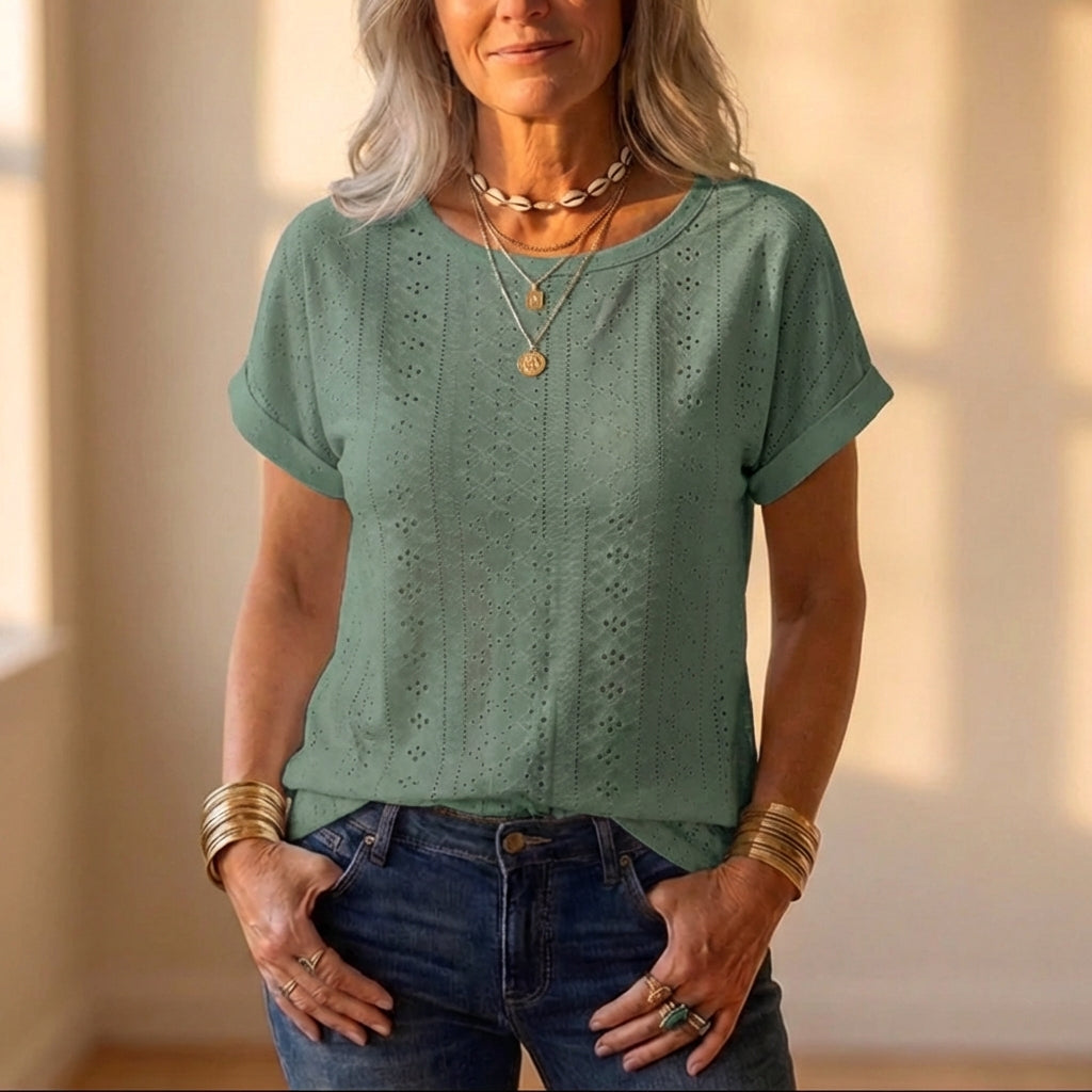 T-shirt in cotone con occhielli e motivo ritagliato all-over