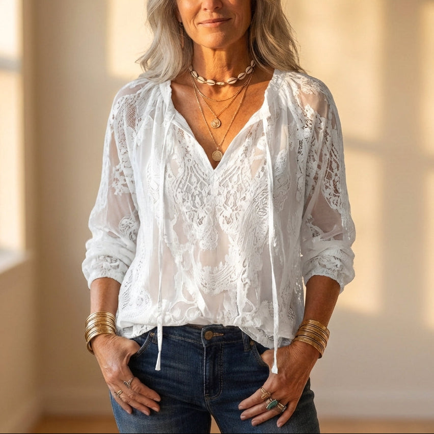 Blouse met geborduurd kant en strik aan de voorkant