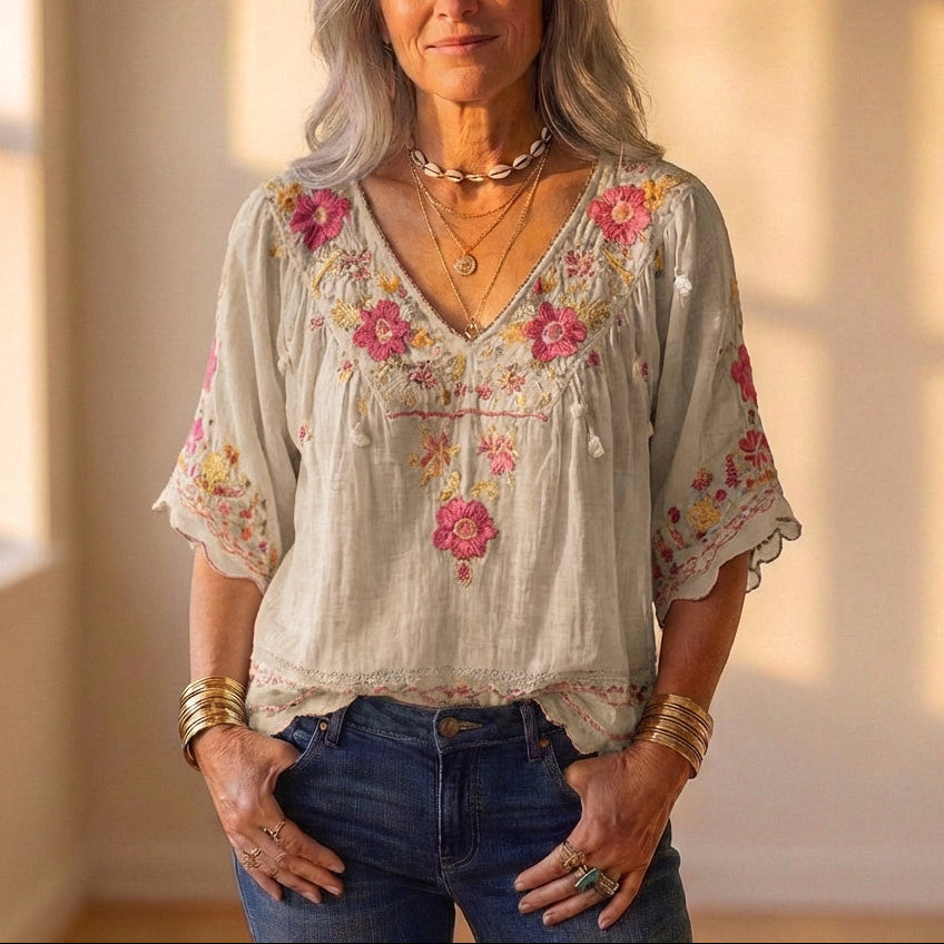 Blouse avec broderie florale et bordure en crochet