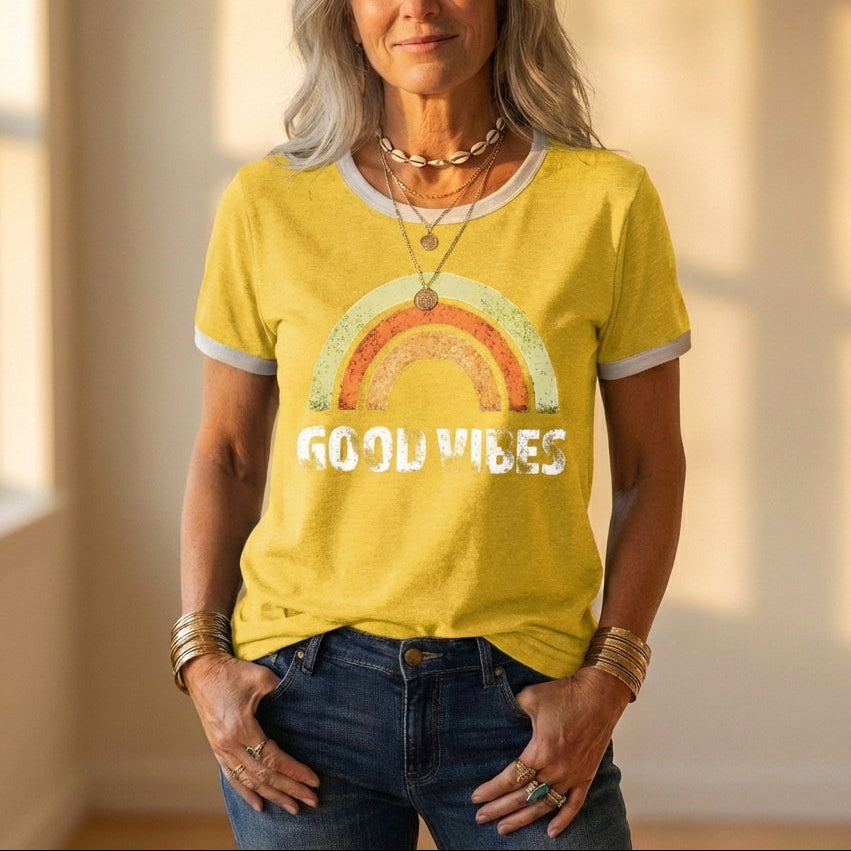T-shirt met Good Vibes regenboogafbeelding