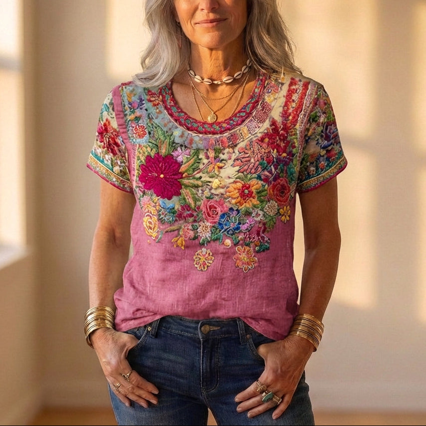 Top rose avec broderie florale multicolore et détails de perles